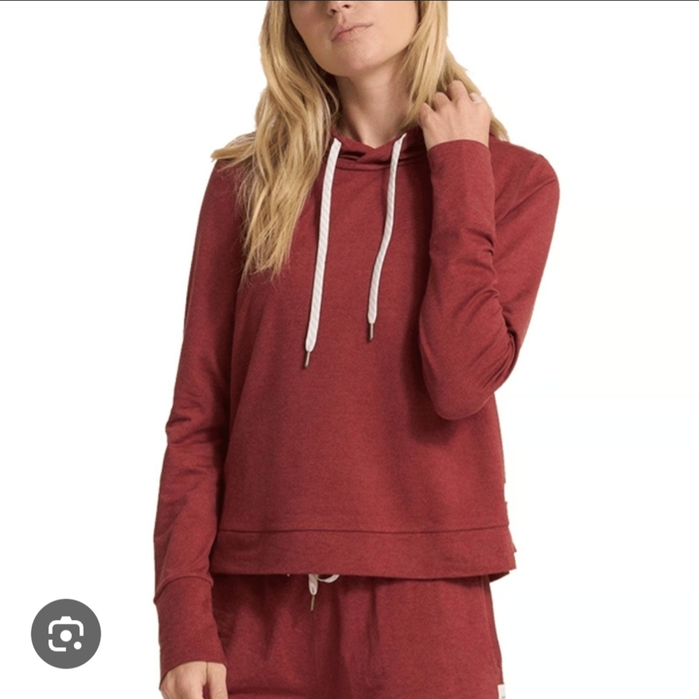 Vuori Women's Halo Essential Hoodie